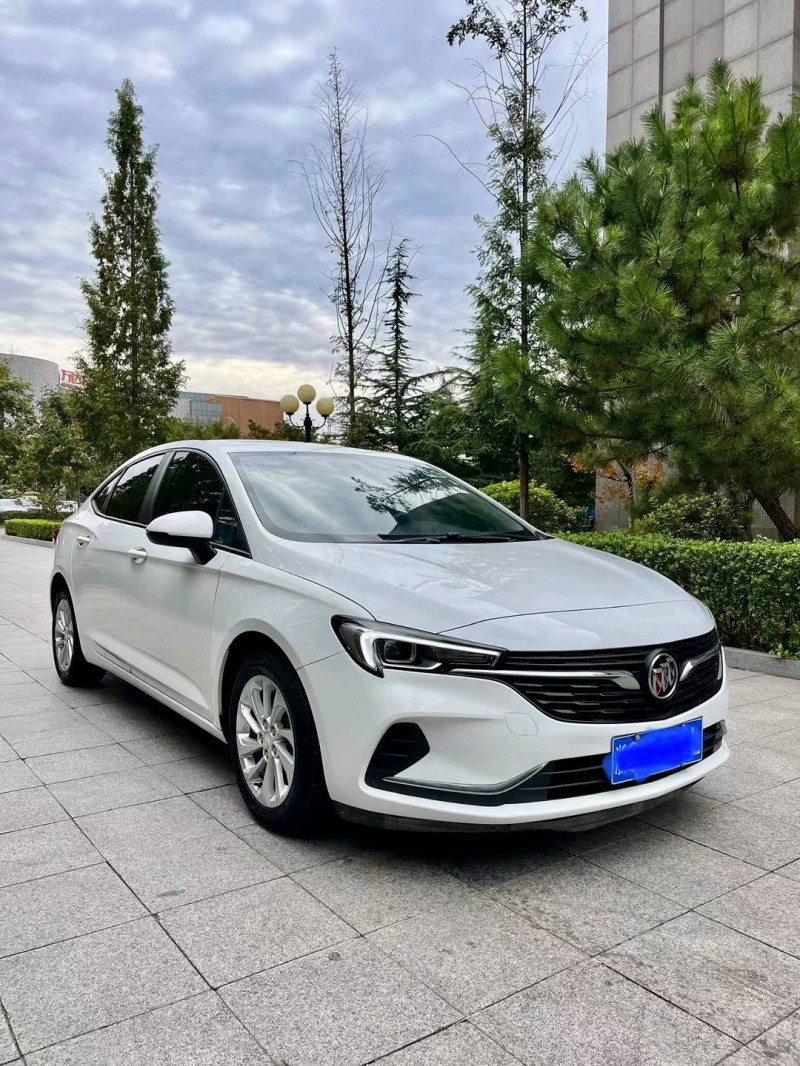 烟台21年别克威朗5