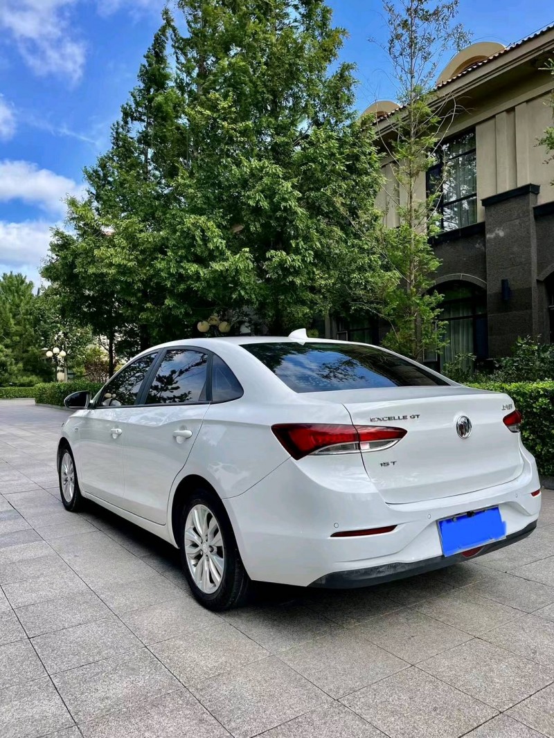 烟台21年别克英朗5