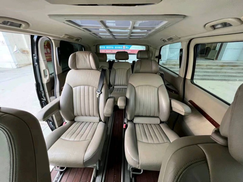 枣庄13年奔驰唯雅诺5