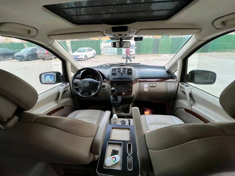 枣庄13年奔驰唯雅诺8