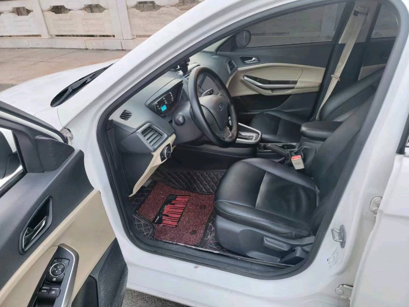 枣庄17年福特福睿斯4