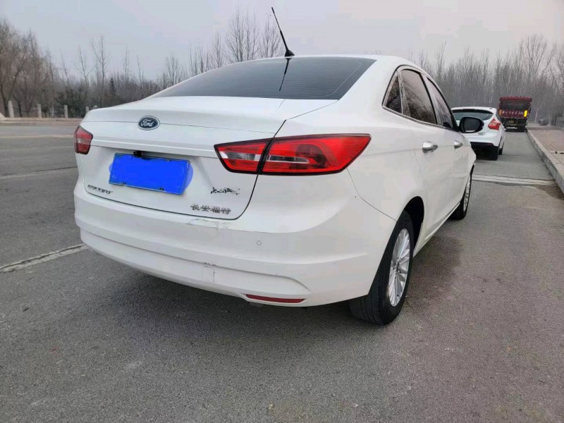 枣庄17年福特福睿斯7