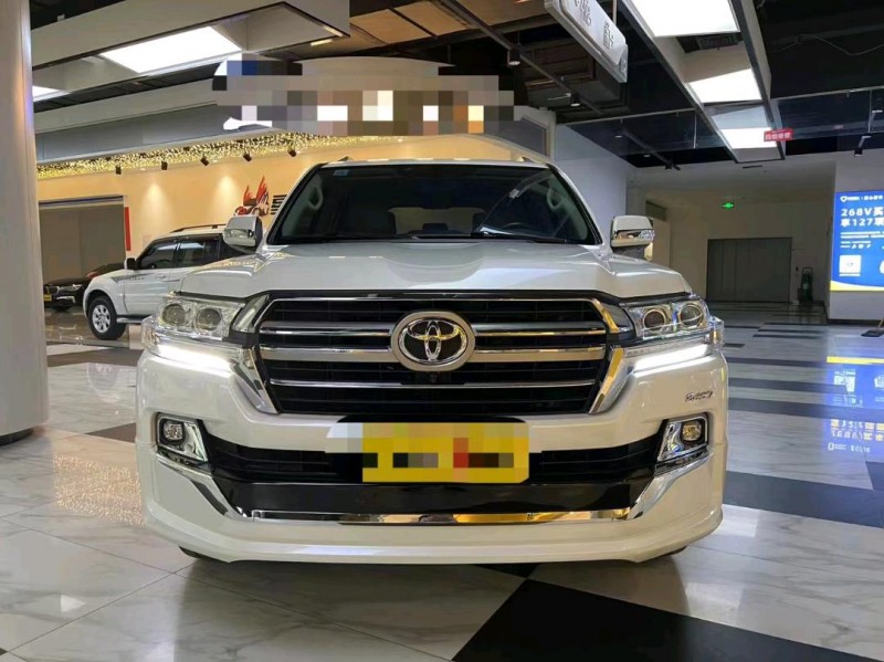 成都18年丰田兰德酷路泽1