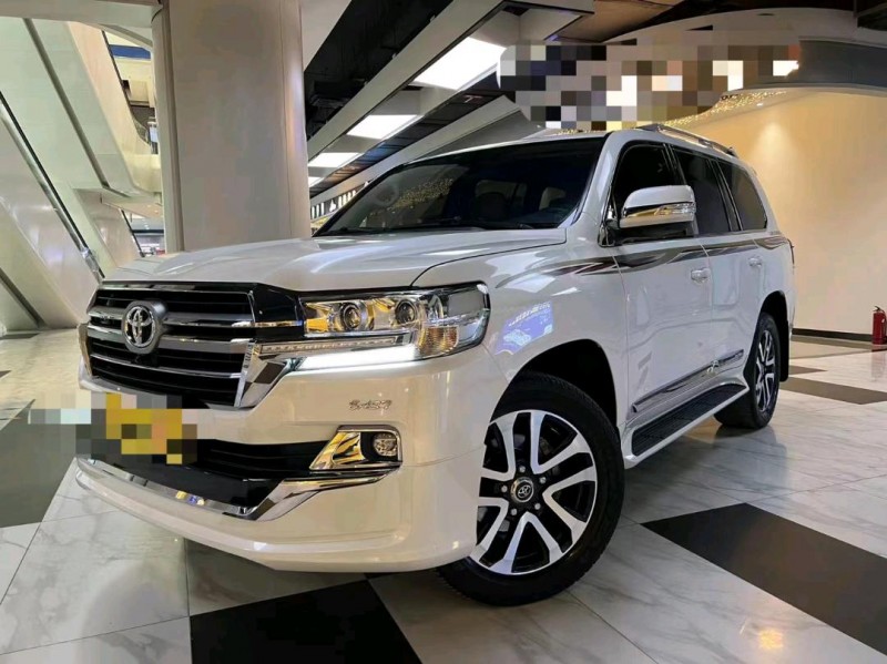 成都18年丰田兰德酷路泽2