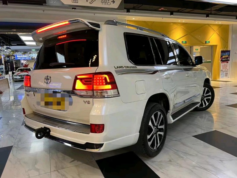 成都18年丰田兰德酷路泽4