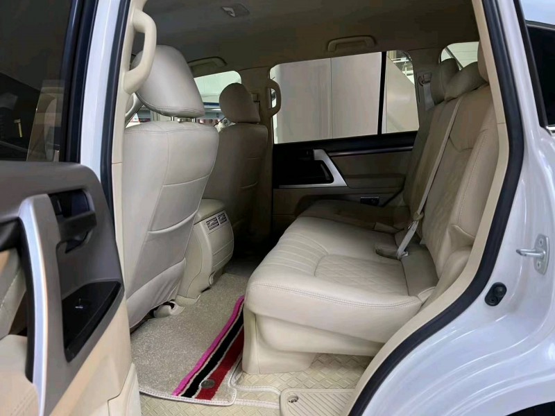 成都18年丰田兰德酷路泽5