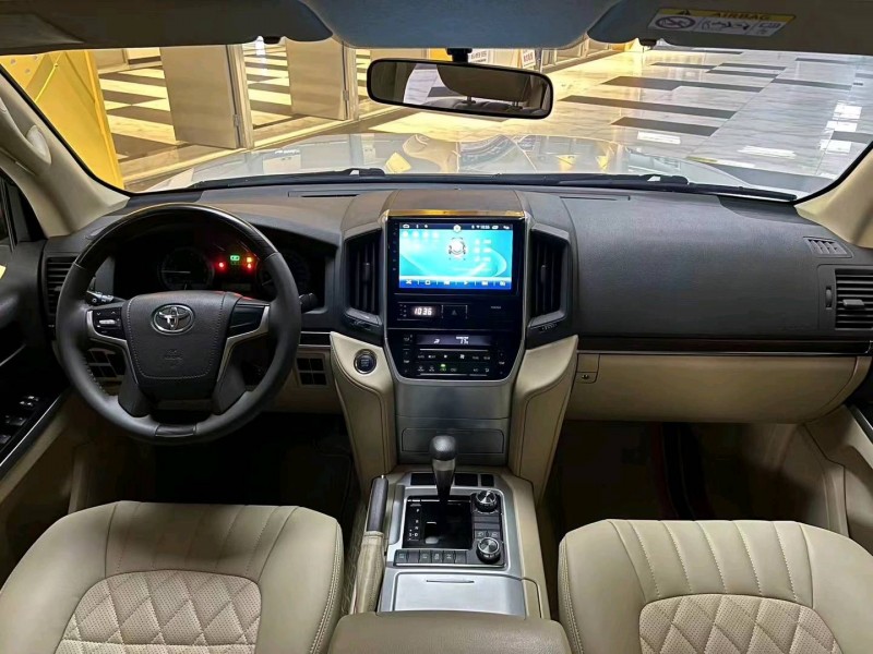 成都18年丰田兰德酷路泽6