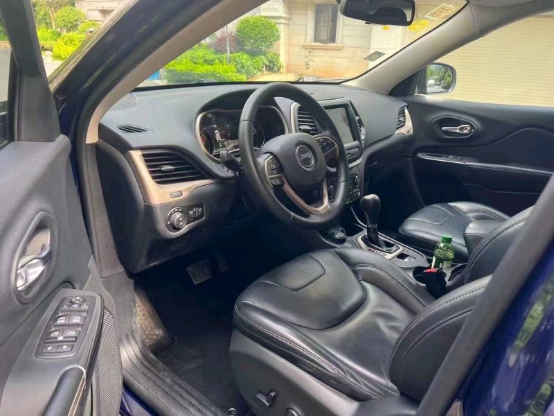 珠海16年Jeep自由光9
