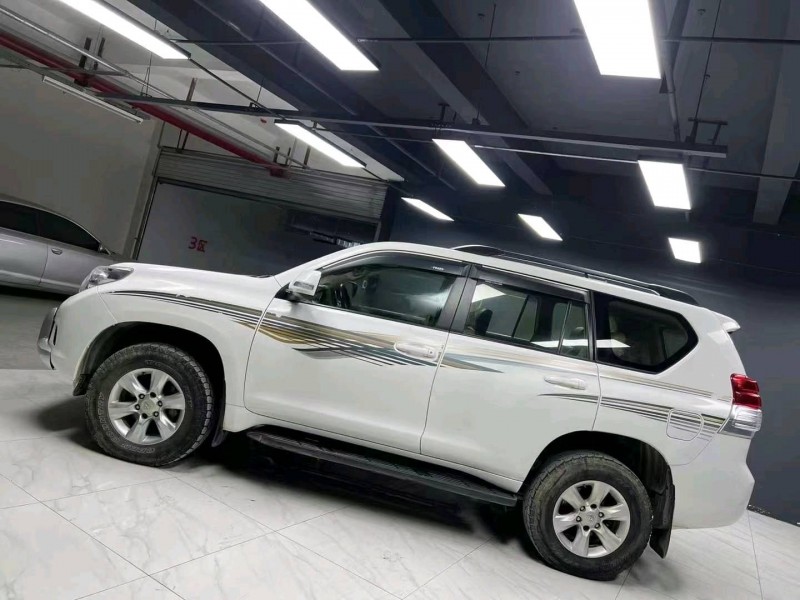 成都13年丰田普拉多6