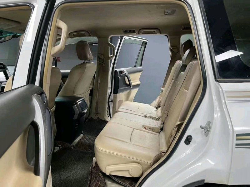 成都13年丰田普拉多3