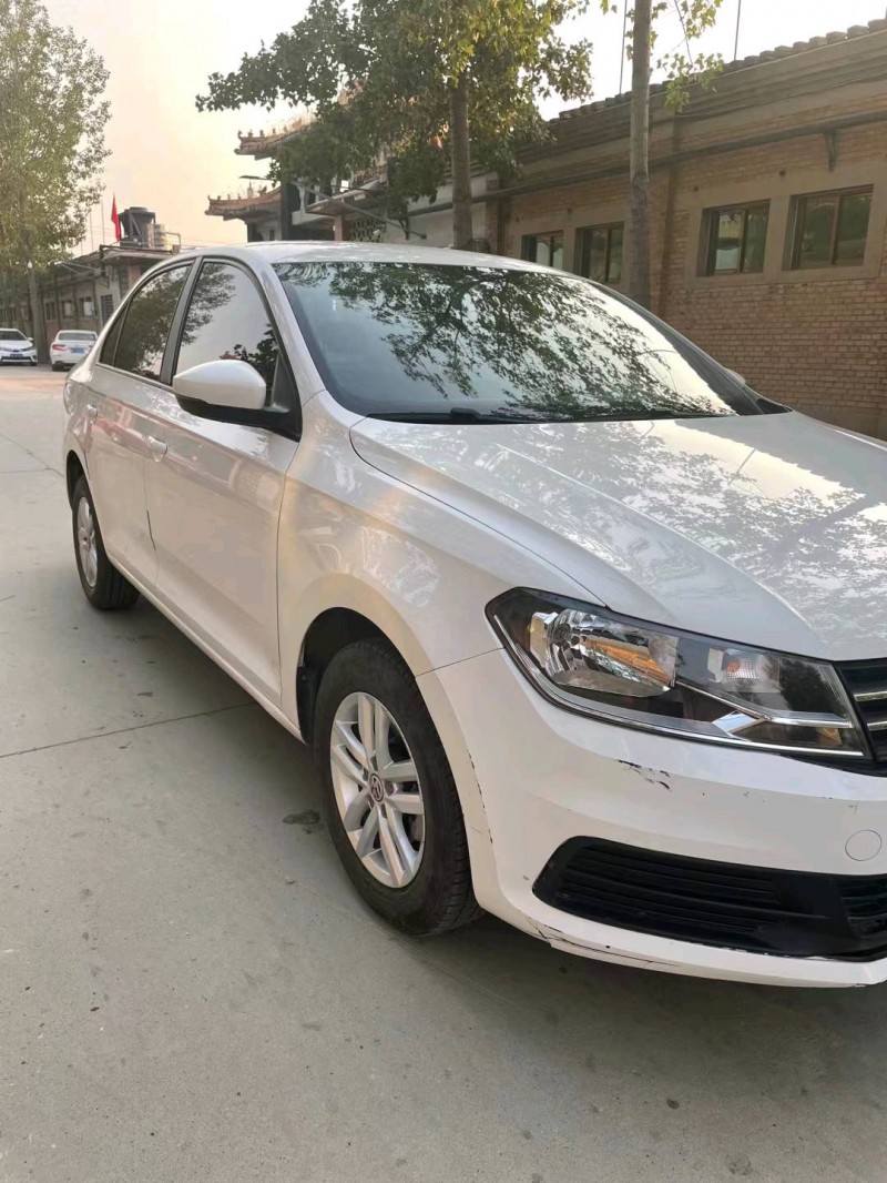 保定19年大众桑塔纳5