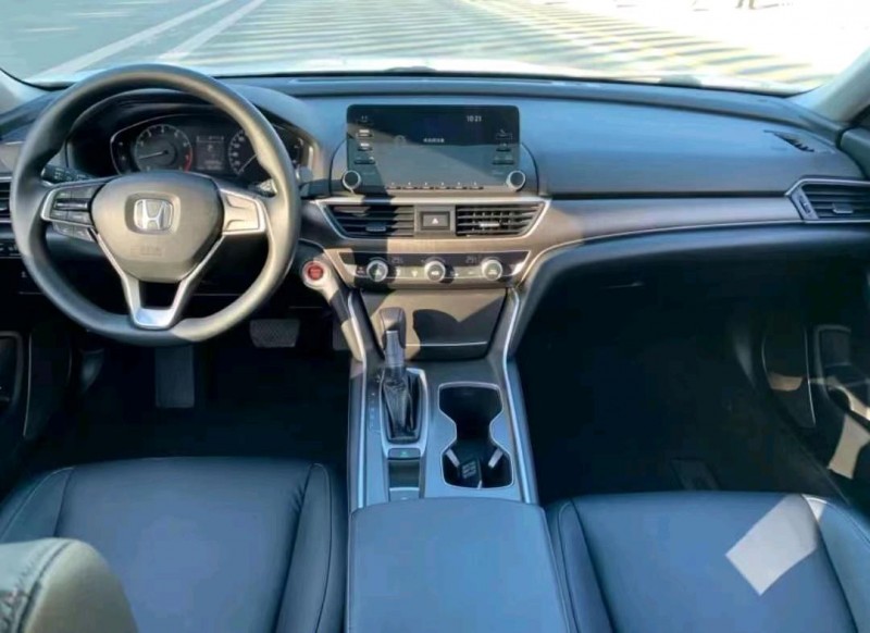 珠海19年本田雅阁7