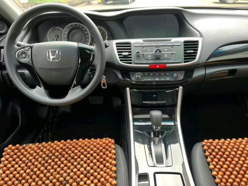 中山18年本田雅阁2