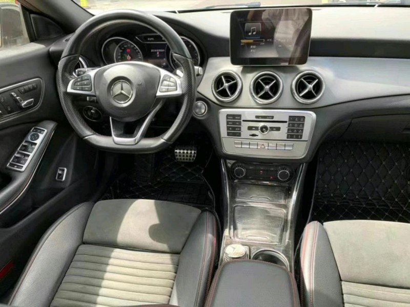 中山18年奔驰CLA8