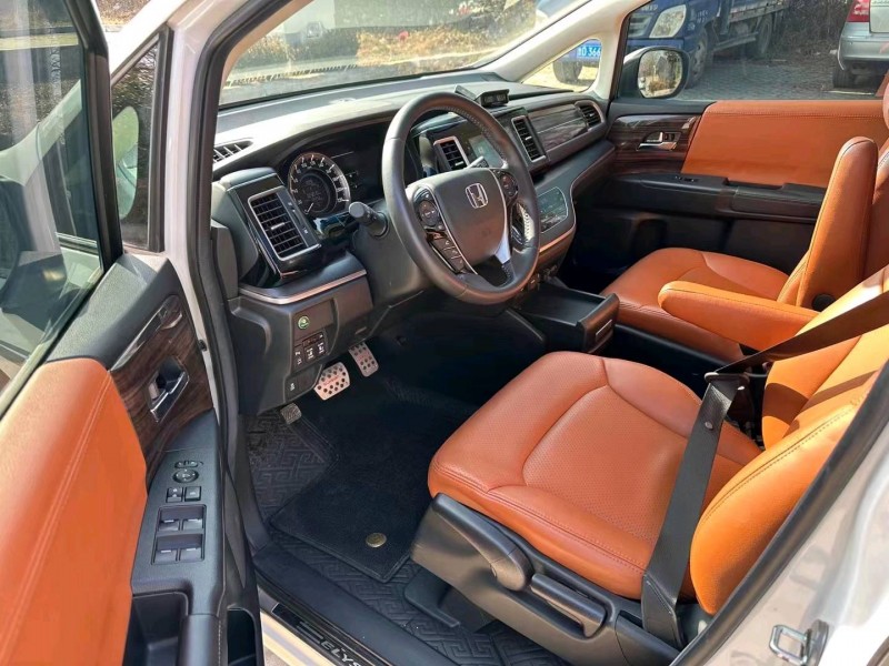 烟台18年本田艾力绅9