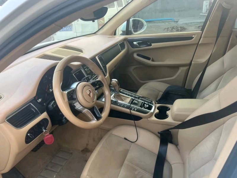 济南15年保时捷Macan7