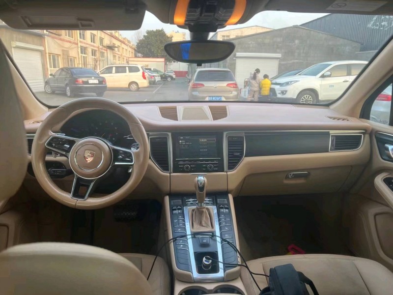 济南15年保时捷Macan9