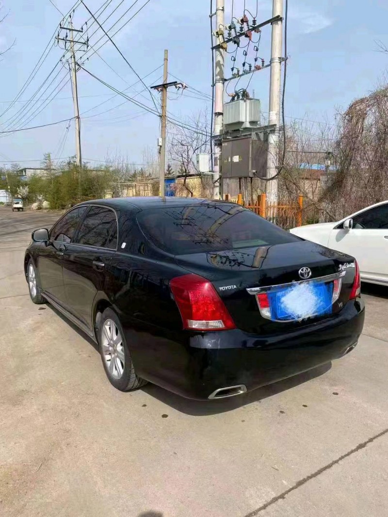 北京10年丰田皇冠5