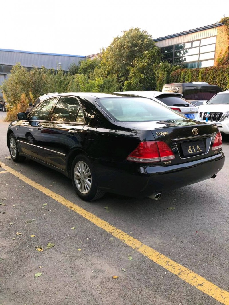 沈阳10年丰田皇冠4