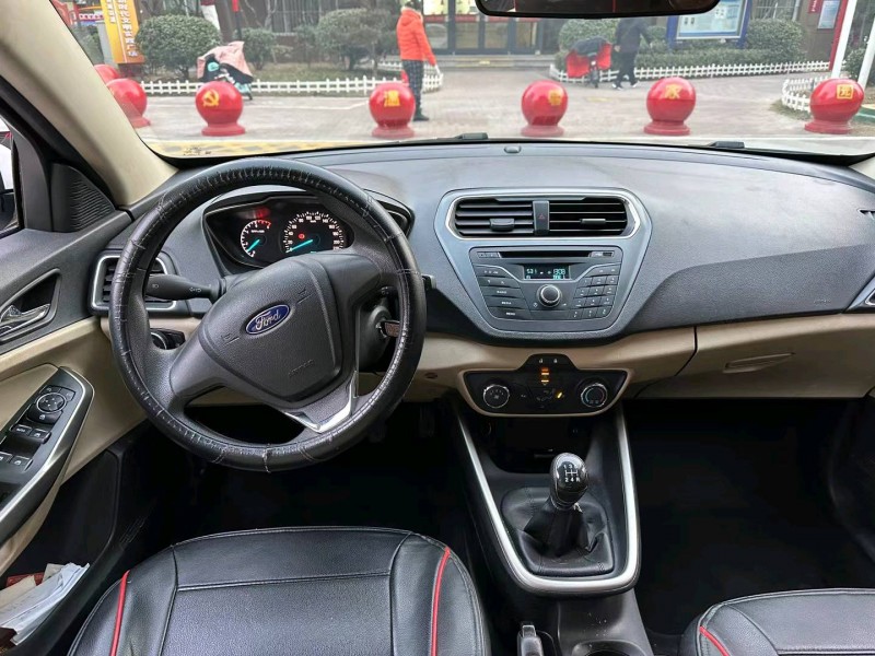 枣庄17年福特福睿斯8