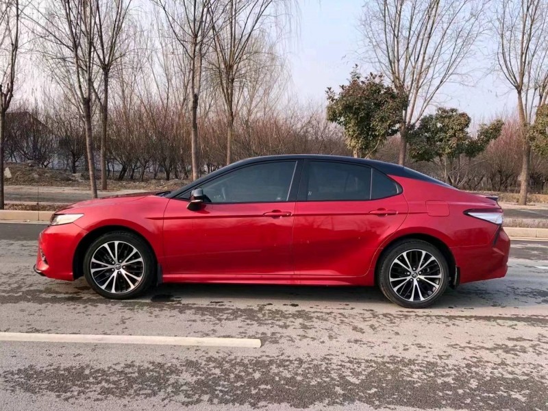 北京19年丰田凯美瑞5