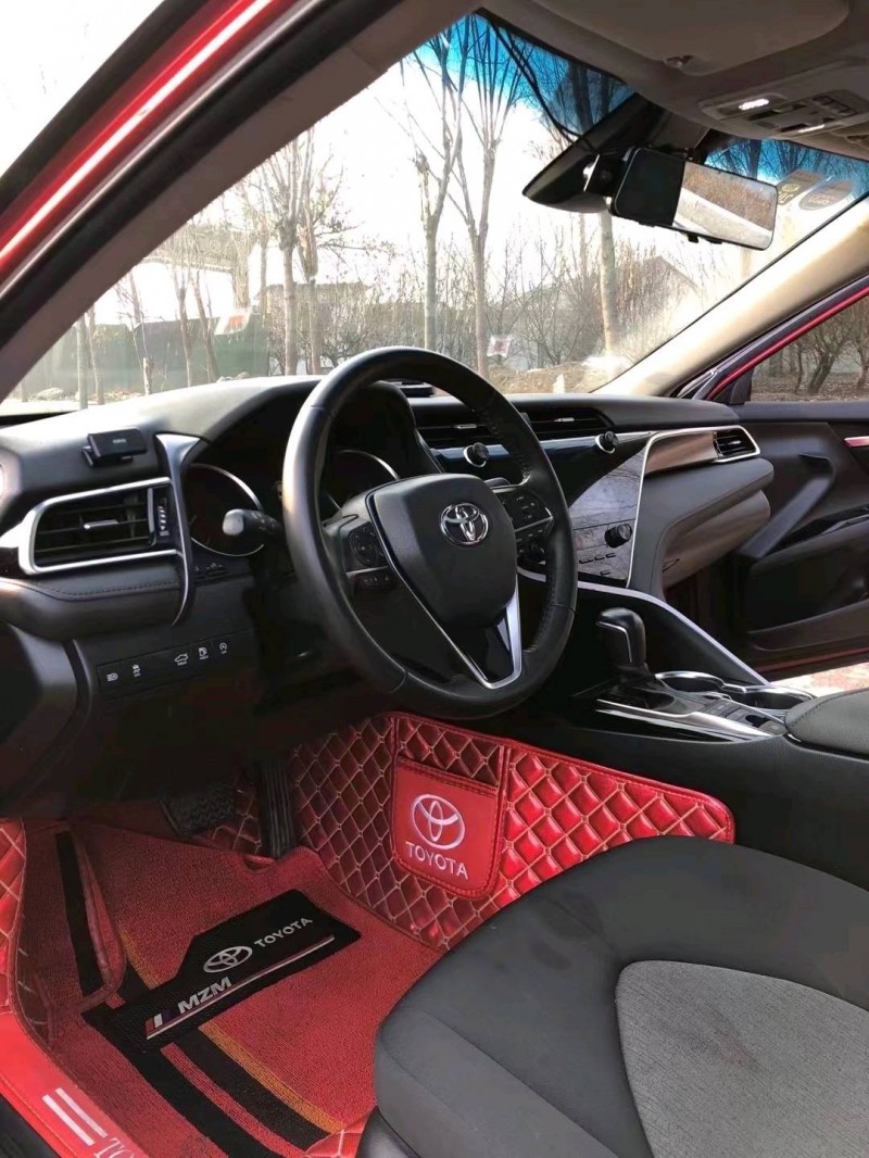 北京19年丰田凯美瑞8