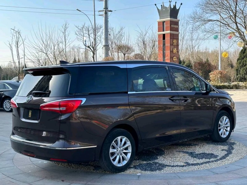 青岛19年别克GL82