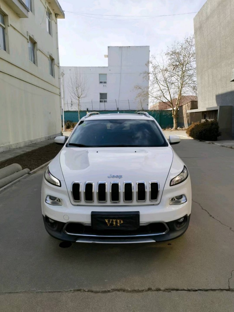 青岛18年Jeep自由光1