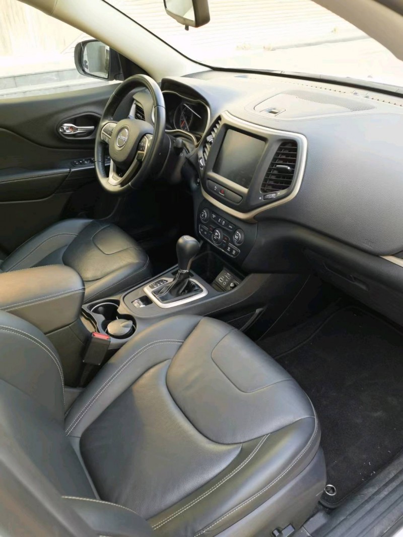 青岛18年Jeep自由光5