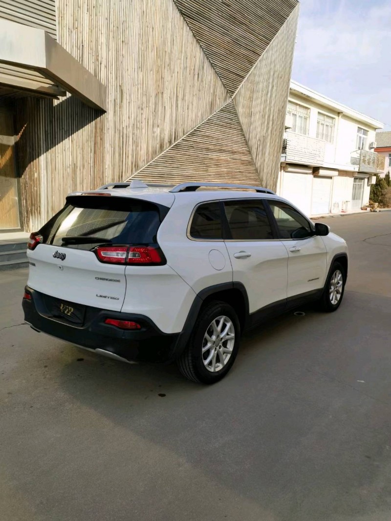 青岛18年Jeep自由光7