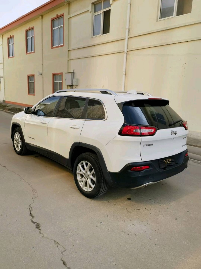 青岛18年Jeep自由光8