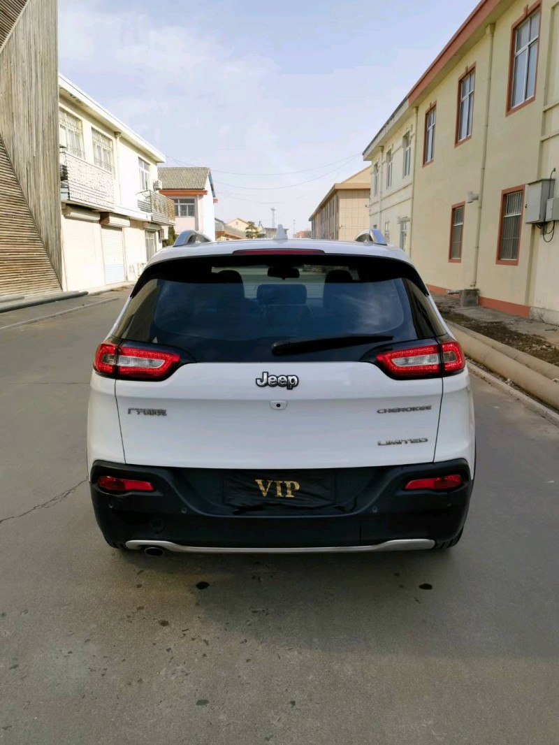 青岛18年Jeep自由光9