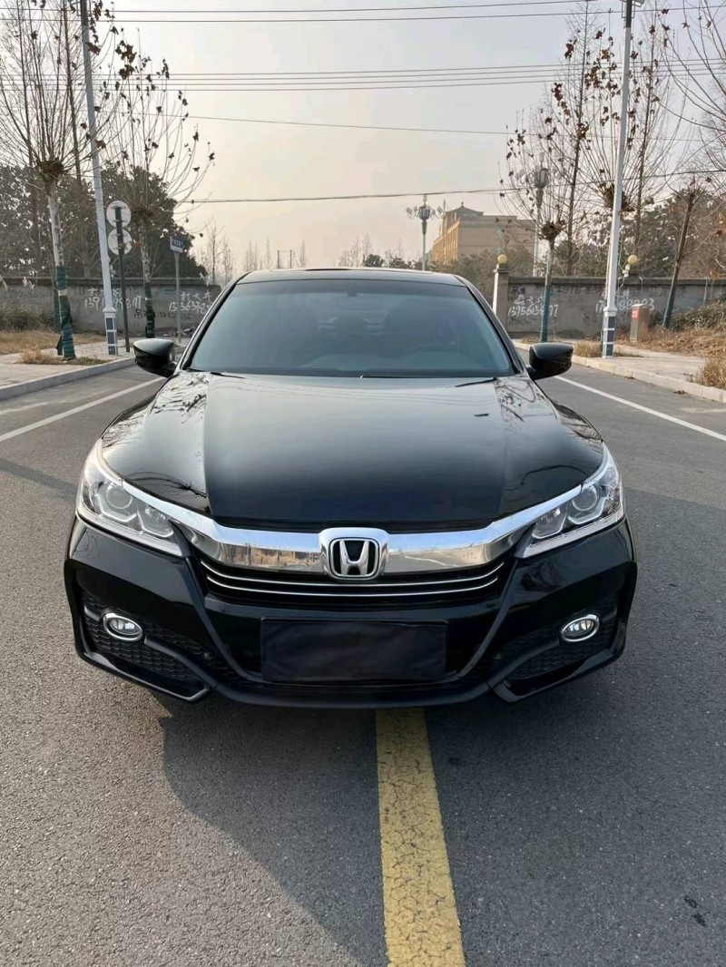 徐州17年本田雅阁1