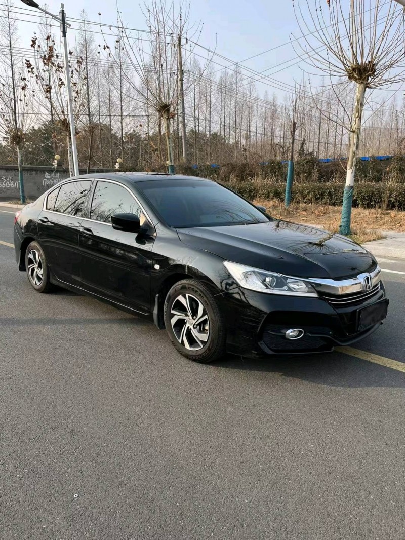 徐州17年本田雅阁2