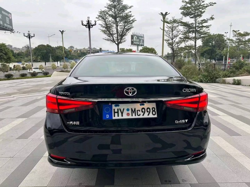 珠海16年丰田皇冠5