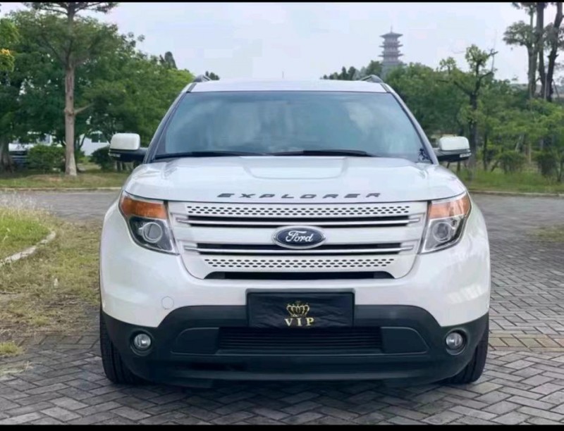 重庆15年福特探险者1