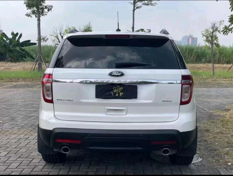 重庆15年福特探险者9