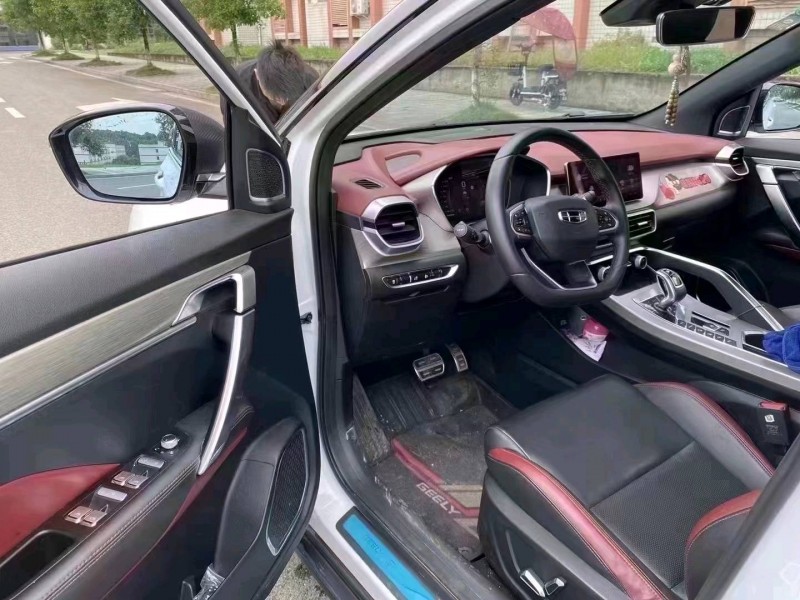 成都19年吉利缤越5