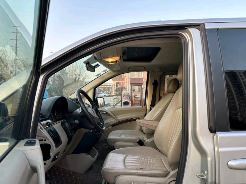 青岛11年奔驰唯雅诺6