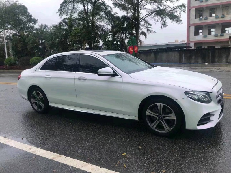 广州18年奔驰E8