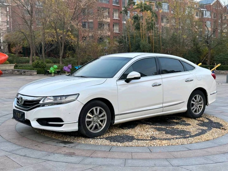 青岛16年本田思铂睿8