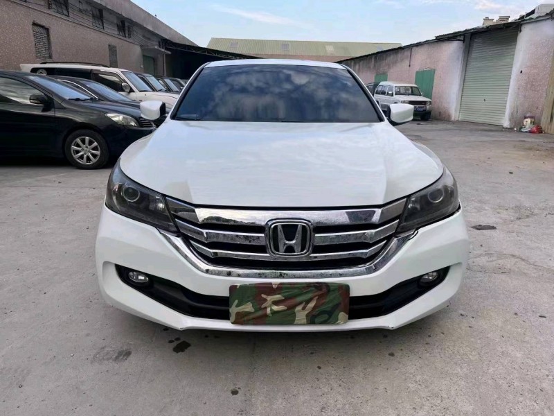 珠海16年本田雅阁1