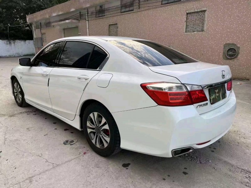 珠海16年本田雅阁6