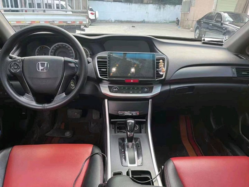 珠海16年本田雅阁7