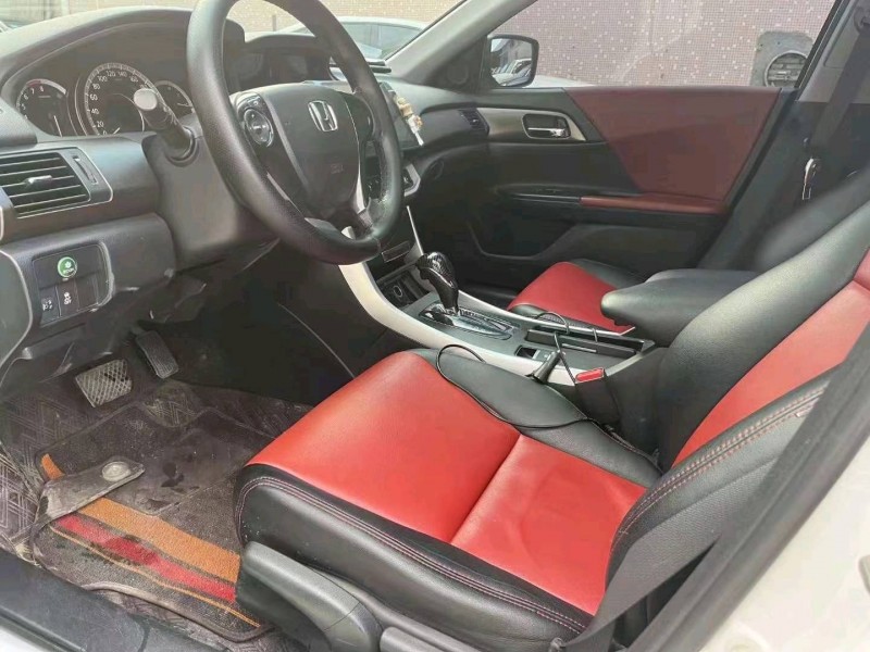 珠海16年本田雅阁9