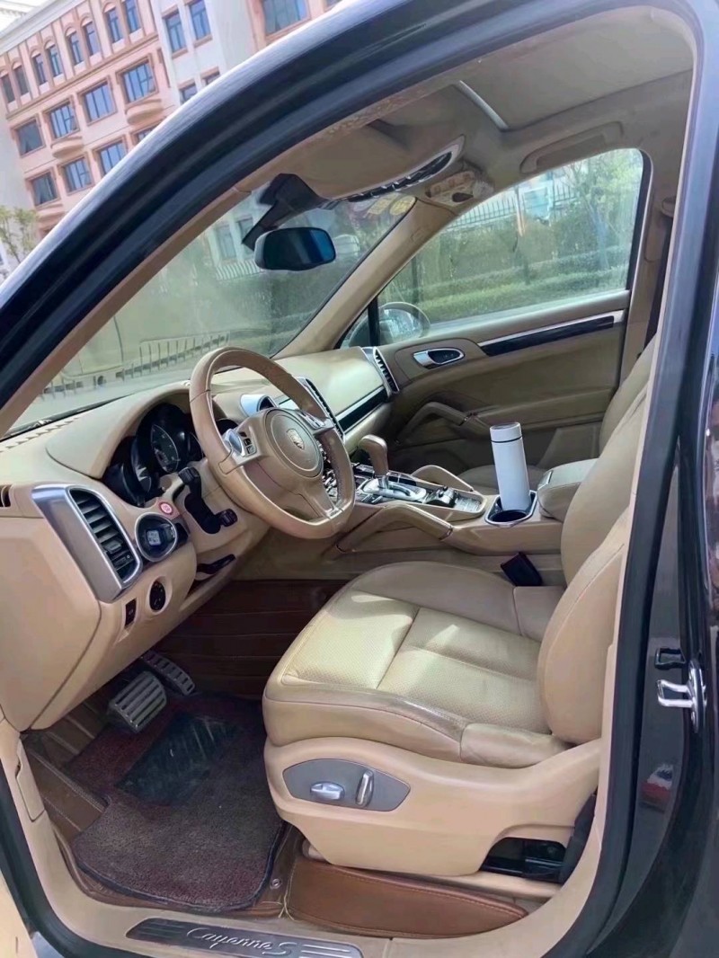 成都13年保时捷卡宴4