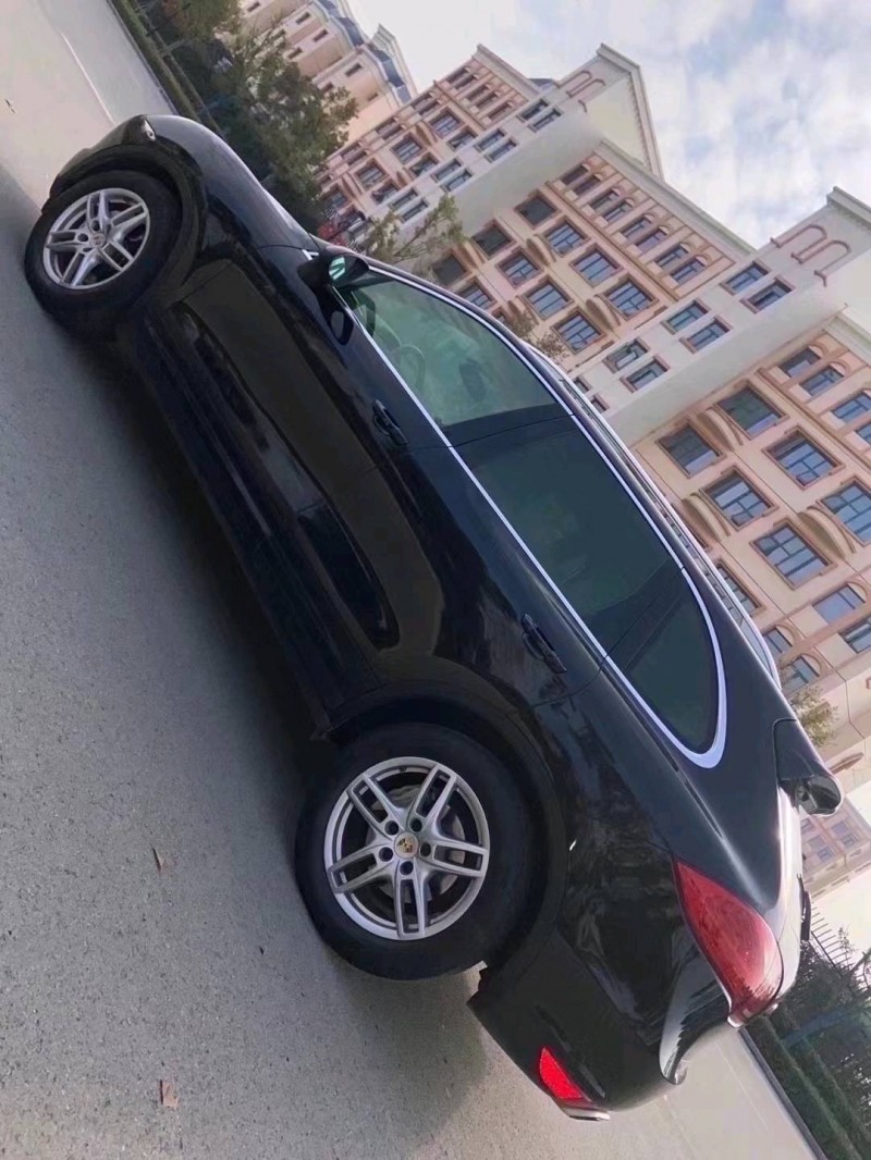 成都13年保时捷卡宴7