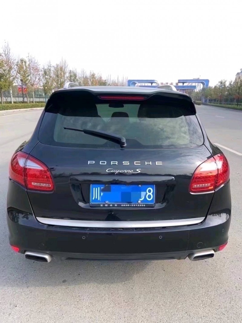 成都13年保时捷卡宴8