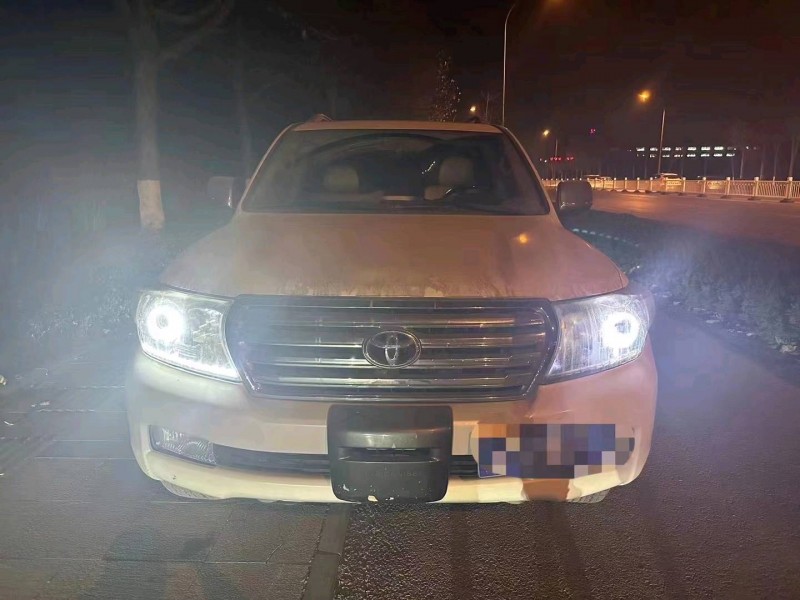 济南12年丰田兰德酷路泽1