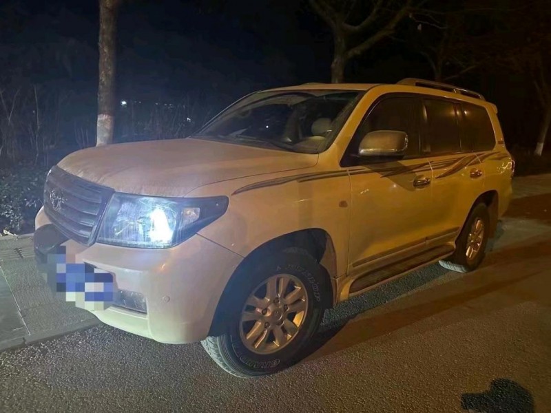 济南12年丰田兰德酷路泽3